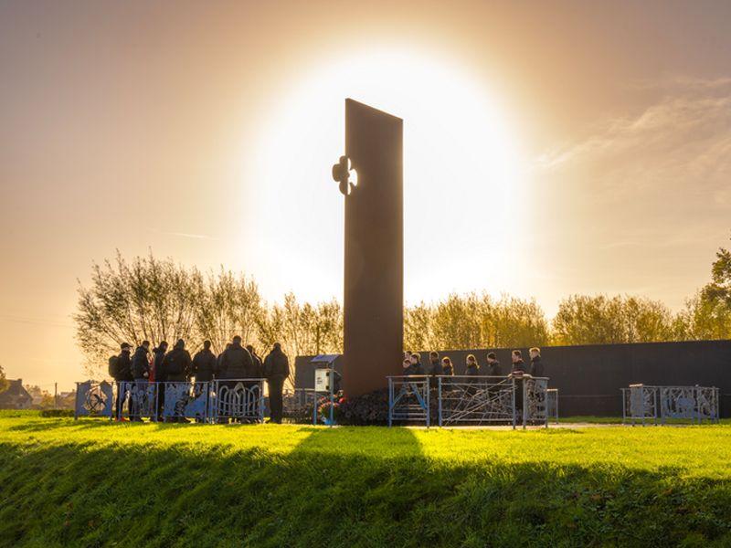 Alliumveld Vredesmonument